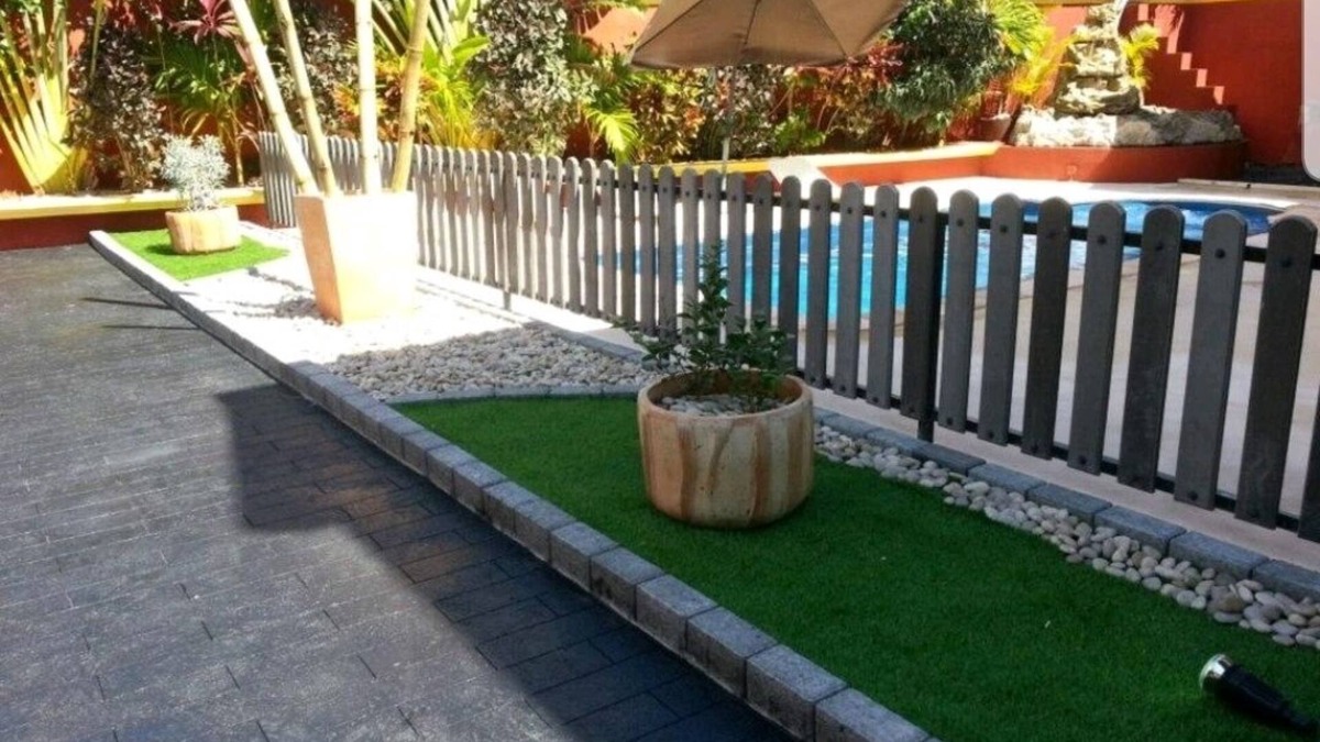 La Gaulette Villa | Surfers point accommodation (roof top terrace)