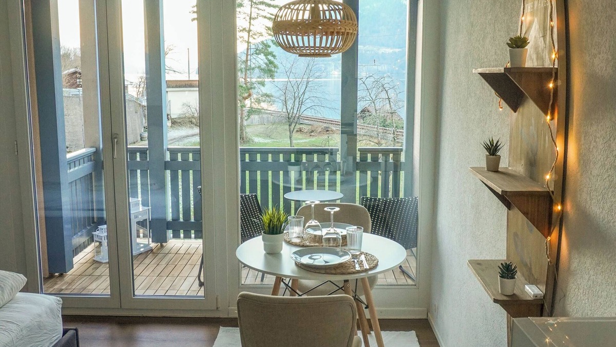 Darligen Apartment | Surfers Studio with pool and beach, near Interlaken and Grindelwald