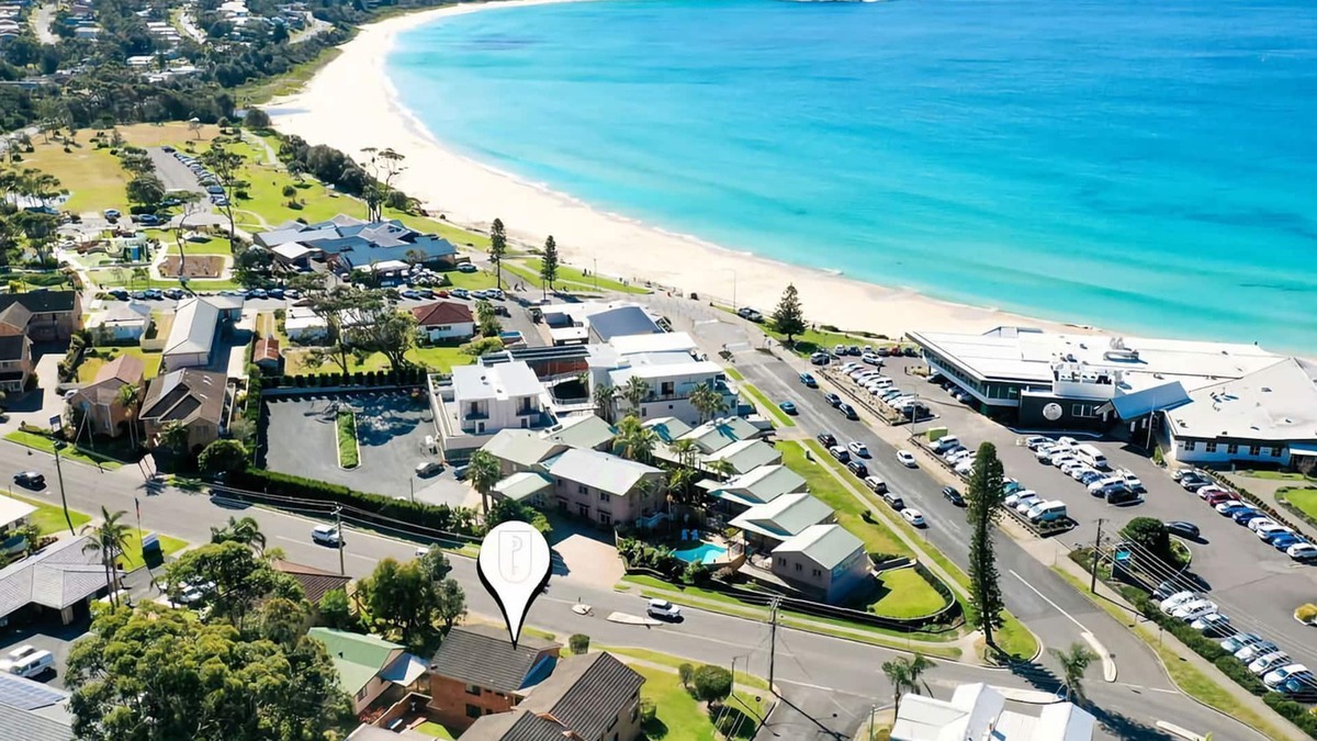Mollymook Apartment | Surfmist One - Relaxing coastal getaway just 50 meters to the beach