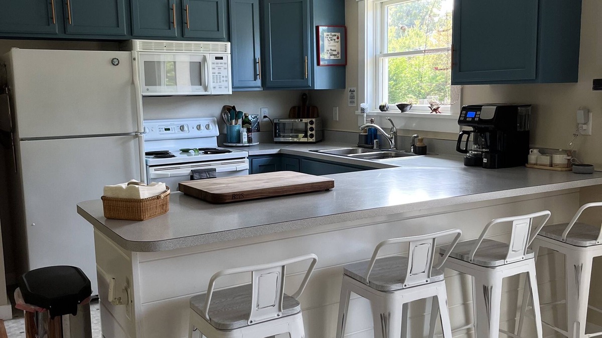 Surfside House | Surfside: large private yard, fire pit, outdoor shower
