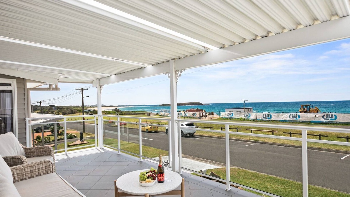 Warilla House | Surfside Solace - 5 bedroom family home with stunning views of Ocean