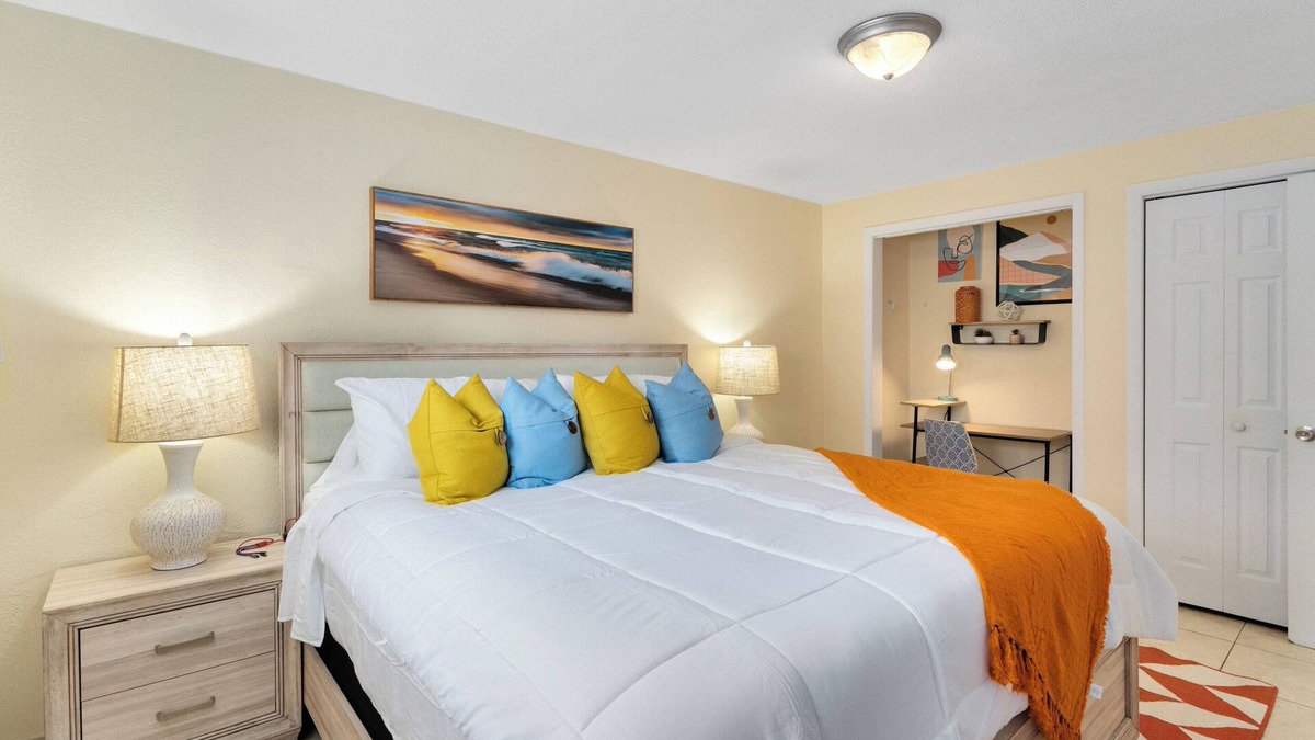 Indian Harbour Beach Apartment | Surfside~ Walk to the beach, Pool, BBQ, Games, Gym