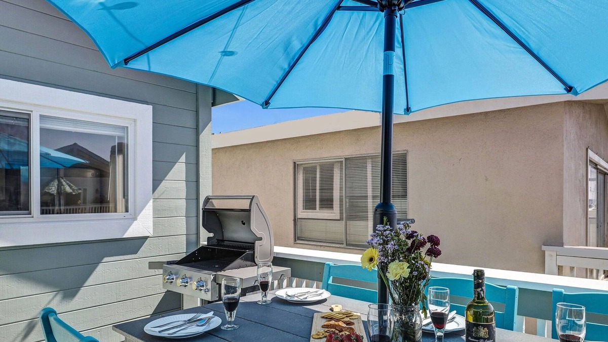 West Newport House | SurfView1Min2BeachDisney25Min BikesPark2CarsWasher