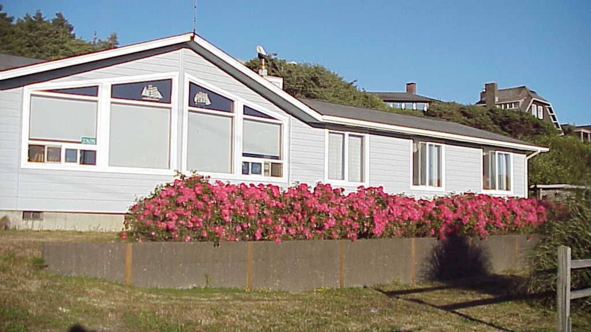 Neahkahnie Beach House | Surfwatcher: Great Ocean View, Across from Beach in Neahkahnie. Sleeps 8