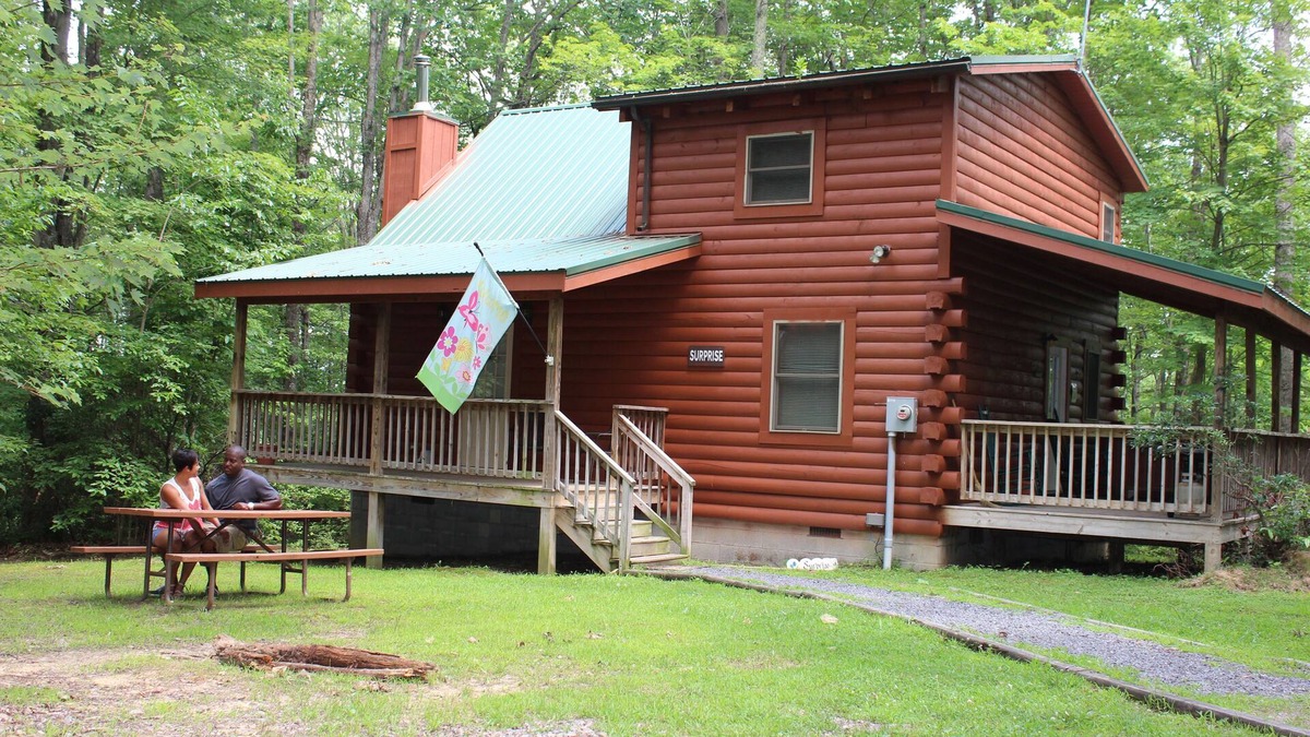 Hico Cabin | Surprise 2 Bedroom Cabin sleeps up to 8!