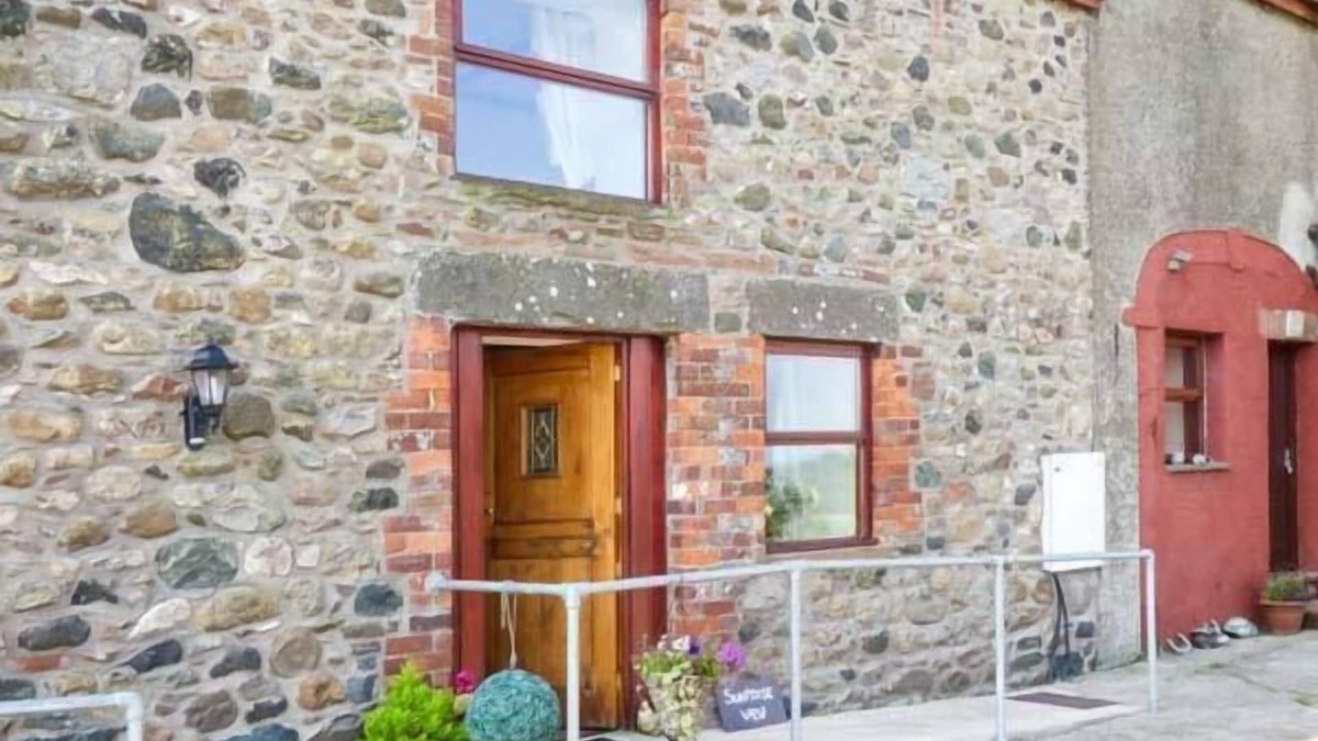 Holmrook Cottage | SURPRISE VIEW, pet friendly, character holiday cottage in Ravenglass