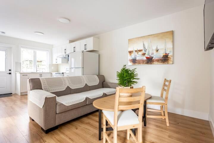 Fleetwood House | Surrey Fleetwood, Stay well home !!