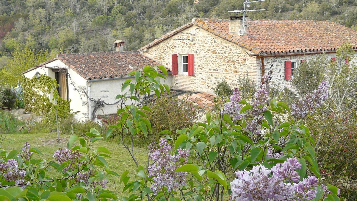 Reynes Cottage | Surrounded by nature but near touristic areas .