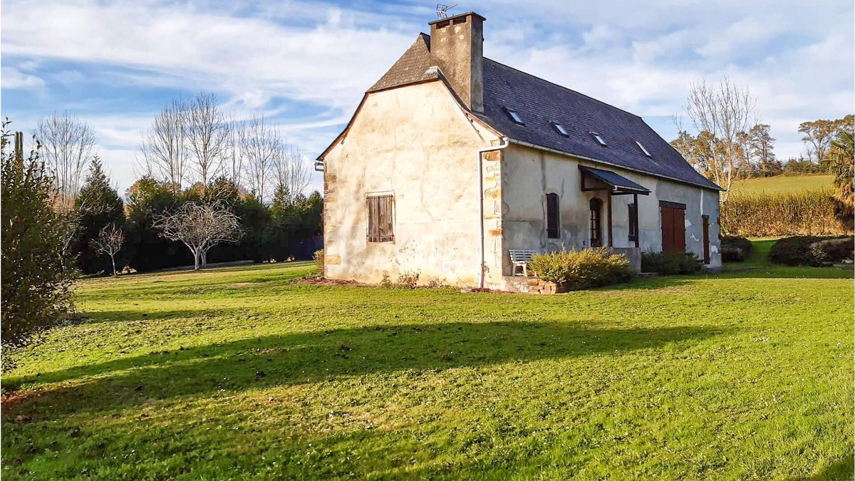 Asson House | Surrounded by the beautiful mountain scenery of the Pyrenees, this charming stone house welcomes you