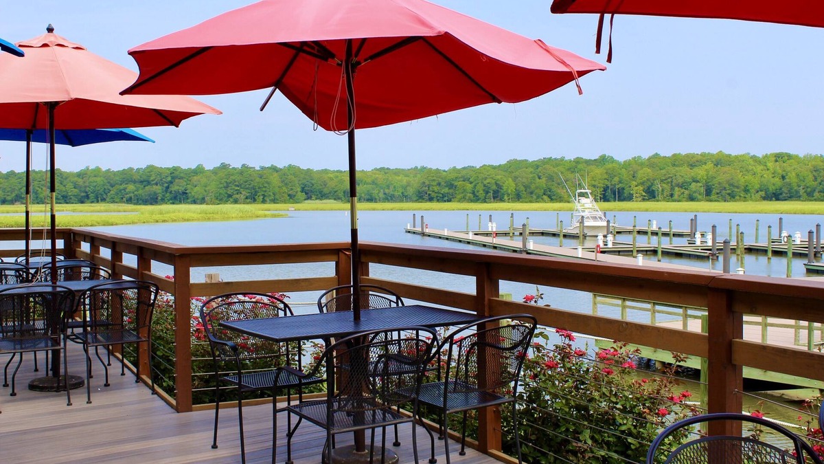 Surry Hotel | Surry Seafood Company