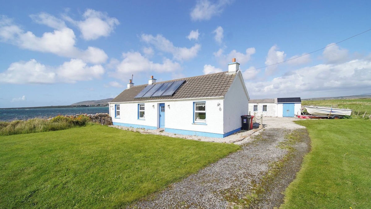 Lettermacaward Cottage | Susan's Beach House Right on the beach, a beautiful cottage + spectacular views