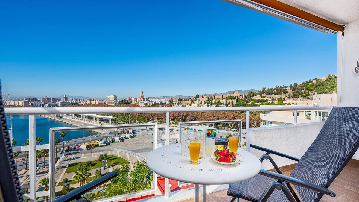 La Malagueta Apartment | Susana - Holiday home in Malaga by Solaga