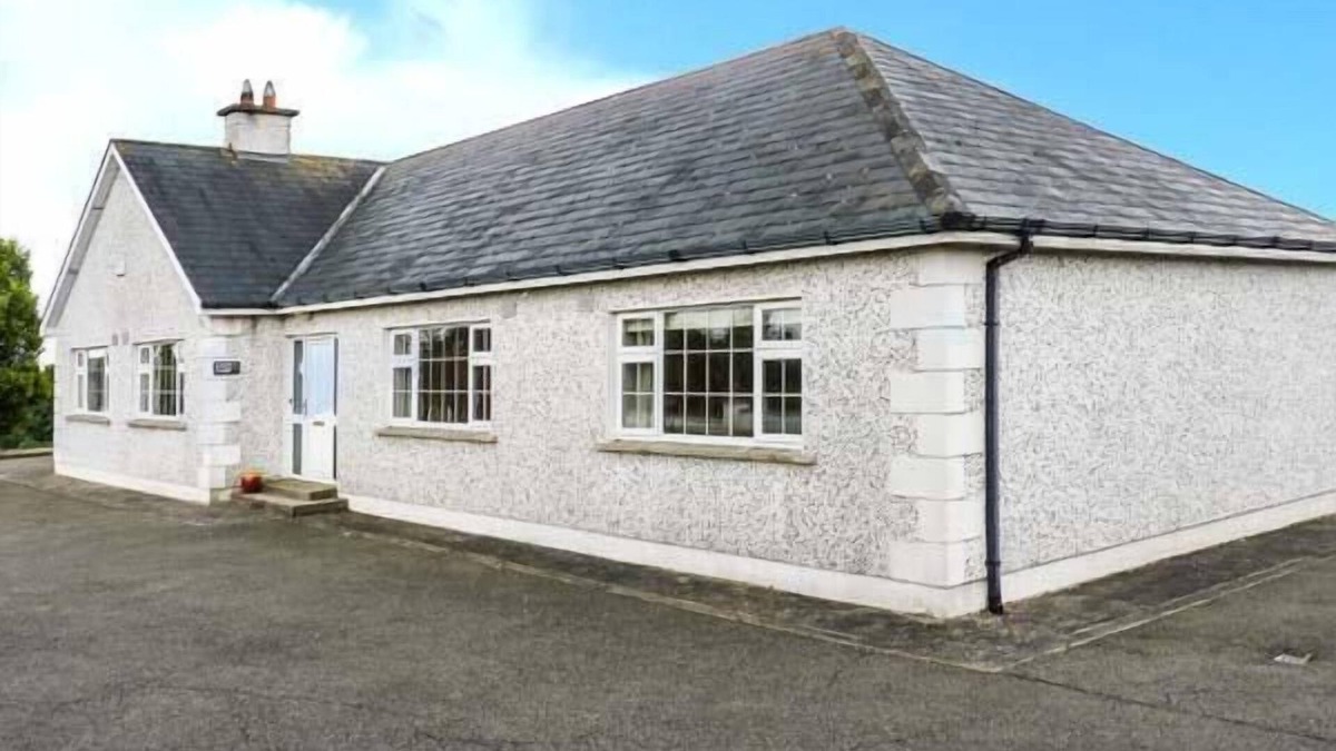 Marshalstown Cottage | SUSSEX LODGE, pet friendly in Enniscorthy, County Wexford