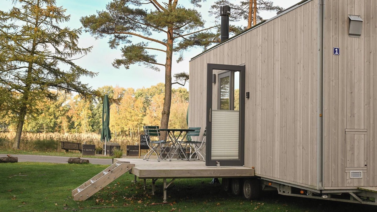 Schortens House | Sustainable Tiny House Pioneer by the natural bathing lake in Friesland