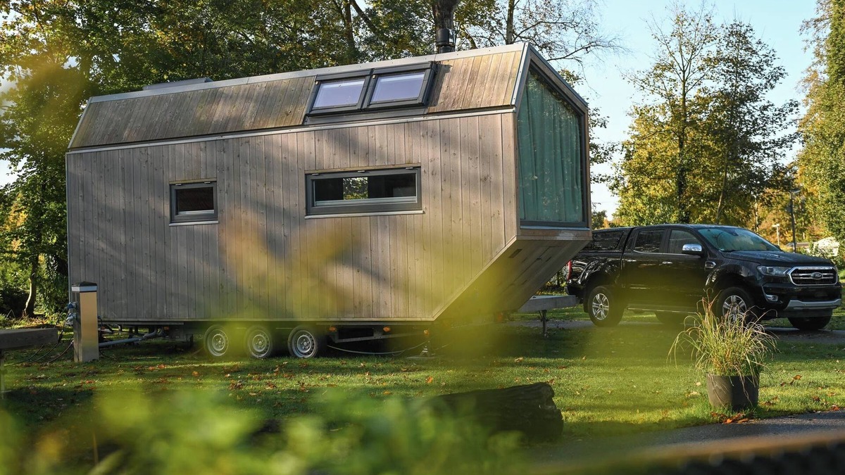 Schortens House | Sustainable Tiny House Pioneer by the natural bathing lake in Friesland