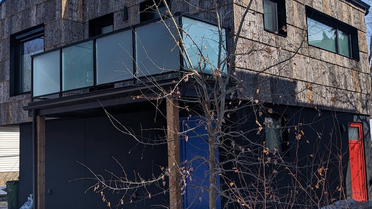 Edmonton House | Sustainably built garden suite, steps from Whyte Ave, river valley & university!