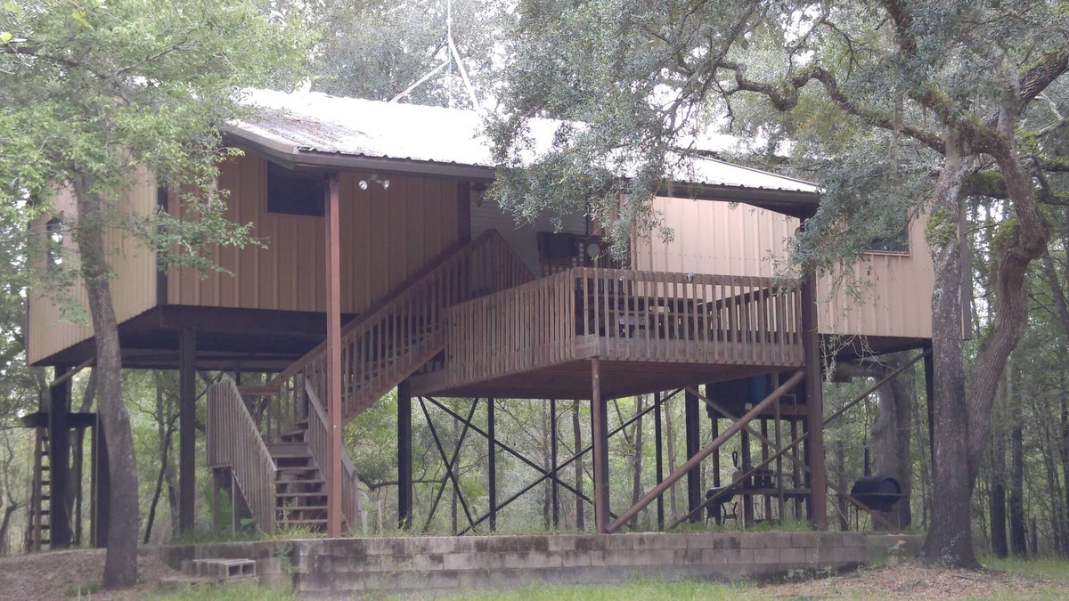 Branford Cabin | Suwannee River Cabin - 24 Private Wooded Acres- 500' Waterfront-Dock-Dogs ATV OK