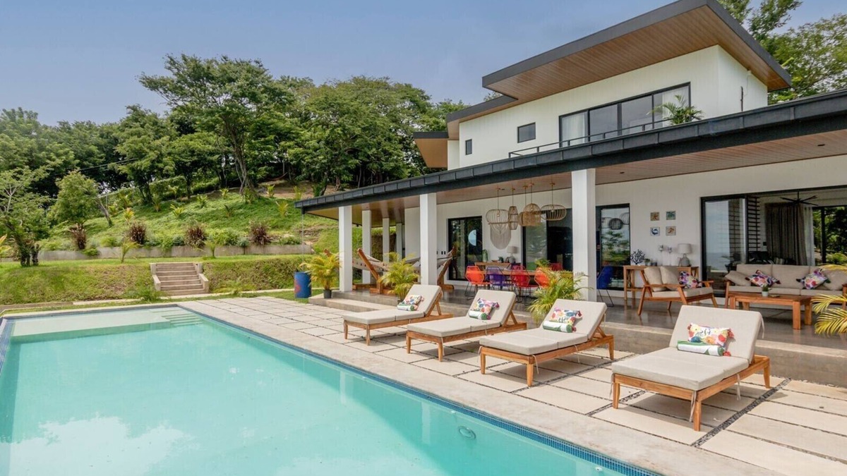 Chiltiupan Villa | luxury home with Ocean views of El Zonte. Located of top of a beautiful hill.