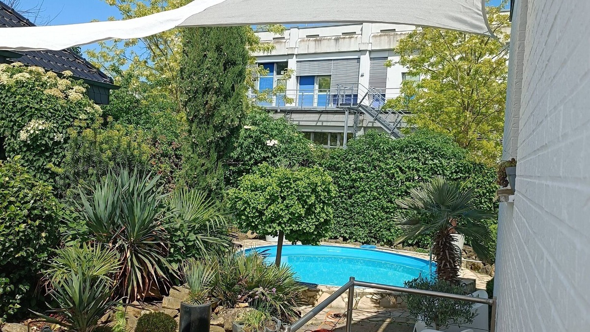 Burgsteinfurt House | Svens -Bungalow 140 sqmHoliday home up to 8 p/bungalow/palm garden and pool, 3DZ
