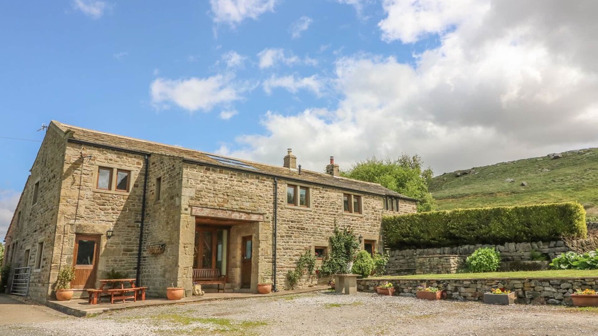 Keighley Cottage | SWALLOW BARN, pet friendly, luxury holiday cottage in Silsden