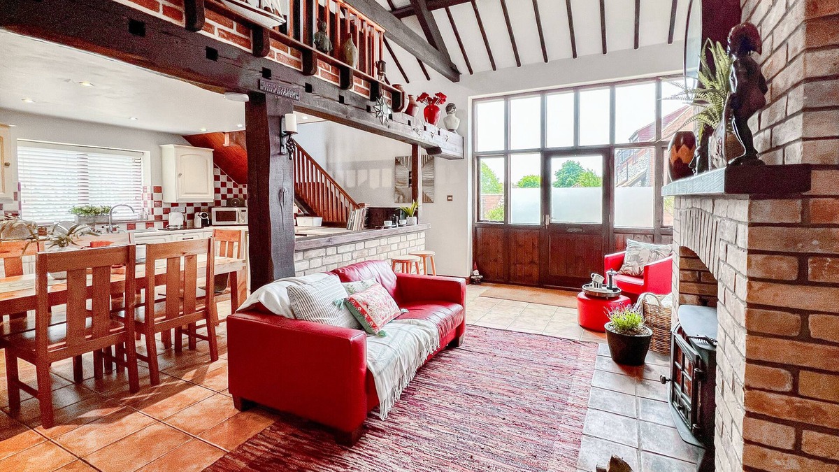 Bodham House | Swallow Barn - Three Bedroom House, Sleeps 6