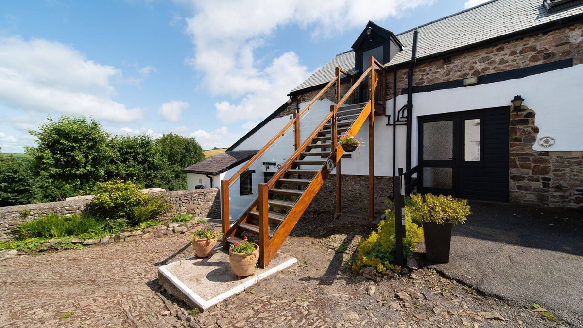 Littleham Cottage | Swallow Cottage - Sleeps 4 with a pool & games room