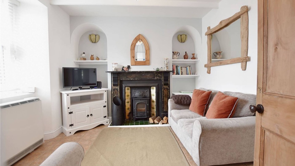 St Just Cottage | Swallow's Nest - cosy miner's cottage in the heart of St Just, dog friendly
