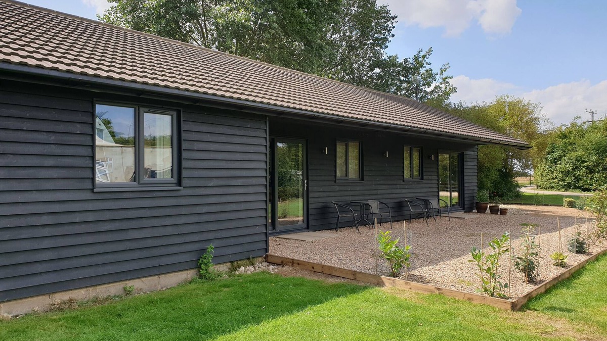 Grimsby Cottage | Swallows Nest, Cottage, Fishing Lakes Nr Cleethorpes, Adults Only Pet Friendly