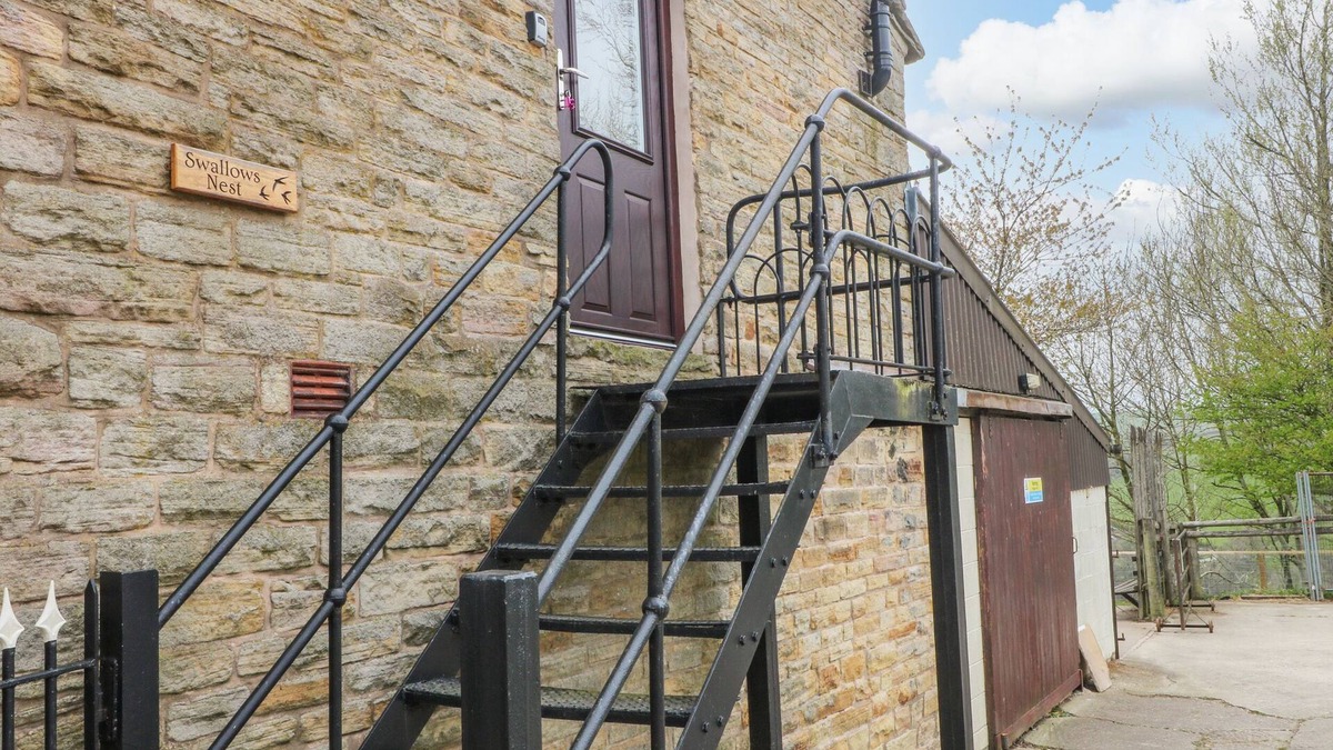 Allgreave Cottage | SWALLOWS NEST, romantic in Sutton Near Macclesfield