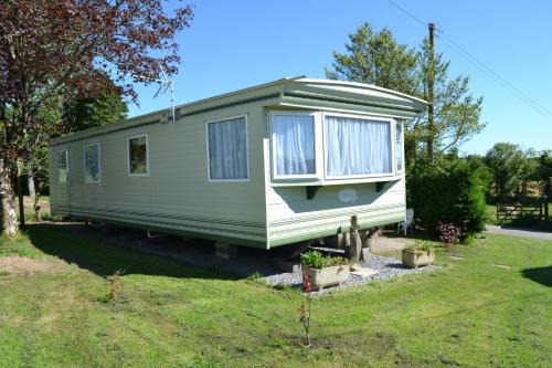 Llandissilio West House | Swallows Return