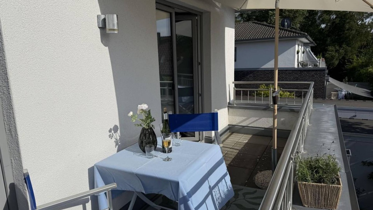 Bad Zwischenahn Apartment | Swan - apartment/apartment, shower, WC, 1 bedroom