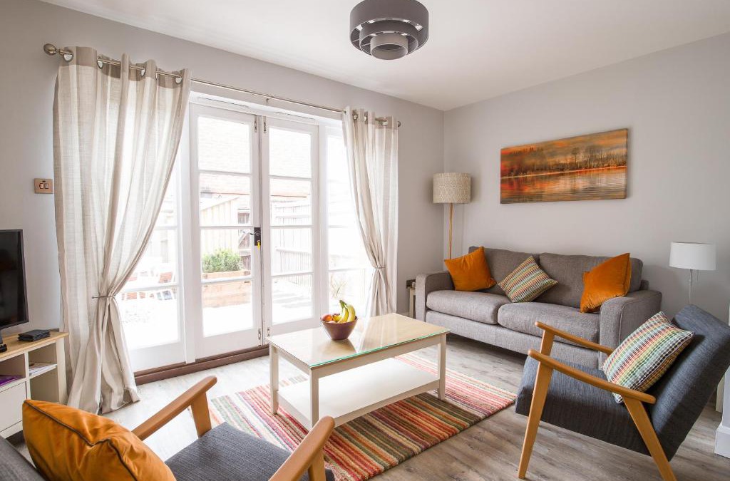 Arundel House | Swan Cottage