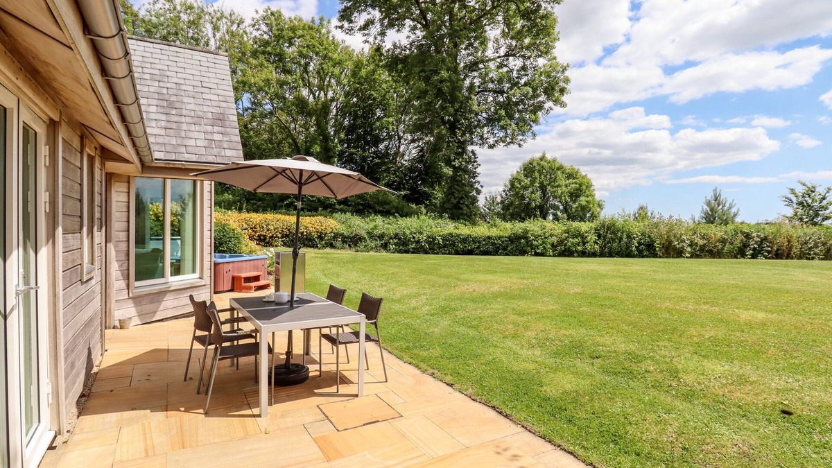 Eleighwater Cottage | SWANDOWN, 12 KITTWHISTLE, family friendly in Cricket St. Thomas