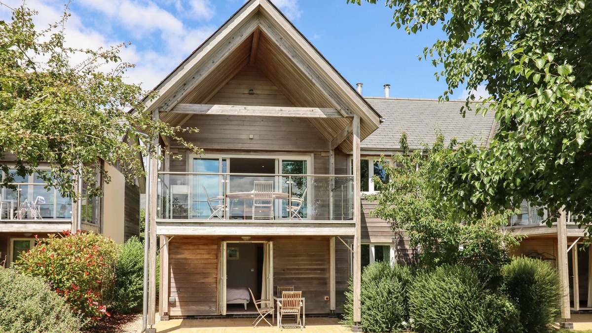 Eleighwater Cottage | SWANDOWN, 18 NETHERHAYE, pet friendly in Cricket St. Thomas