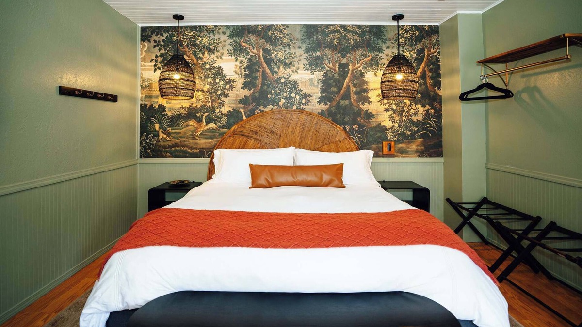 Historic Railroad District House | Swank Boutique Suites | Double Shower