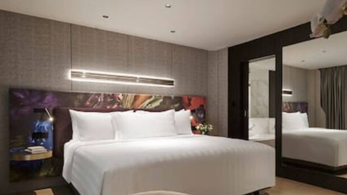 Golden Triangle Hotel | Swank Upscale Urban Life Room Hotel King Bukit Bintang