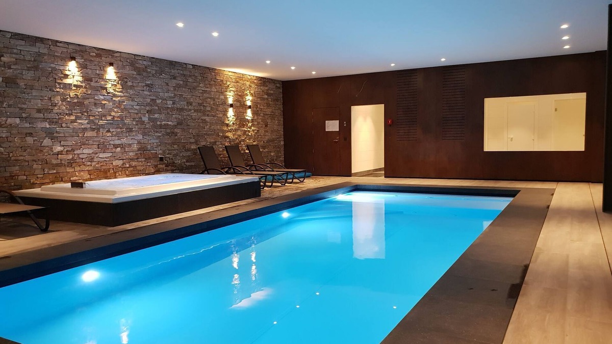 Robertville House | Swanky Holiday Home in Waimes with Indoor Swimming Pool
