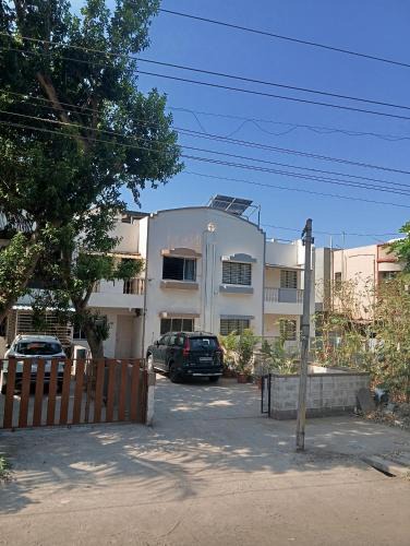 Kolhapur Villa | Swanky Midtown Holiday Inn 2BHK