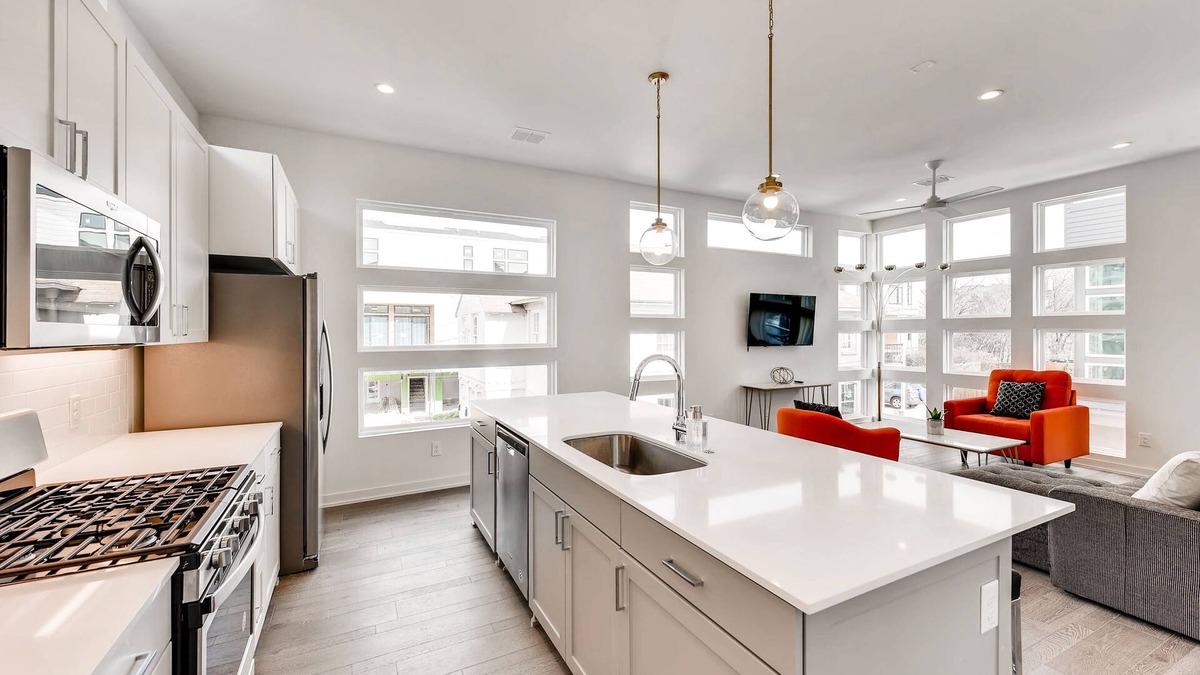 Knox - Henderson House | Swanky Modern and Bright home in Prime Location