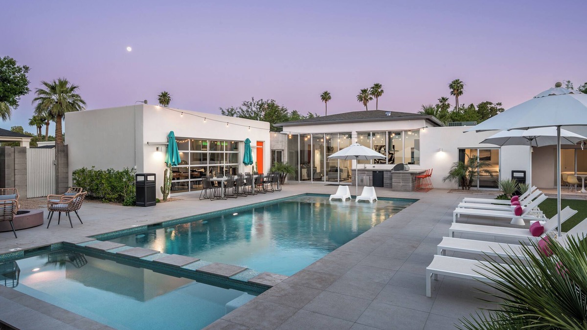 Fashion Square House | Swanky & Stylish Old Town Luxe Retreat