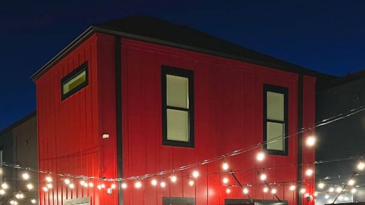 Cherokee Triangle Apartment | Swanky Suite @ Bungalou + Bourbon Bar + Gameyard