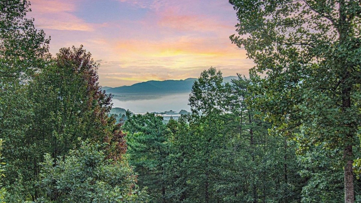 Swannanoa House | Swannanoa Sanctuary | Views | Hot Tub | Gameroom