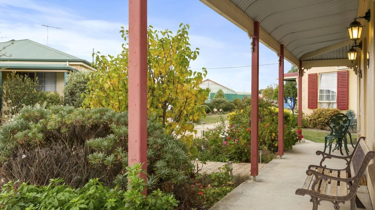 Swansea Cottage | Swansea Cottages - 2 bedroom cottages - Adjacent the beach.