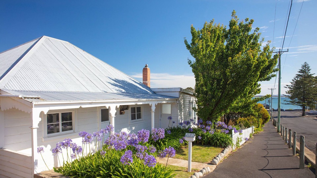 Swansea House | "Swansea House" Historic Seaside Escape