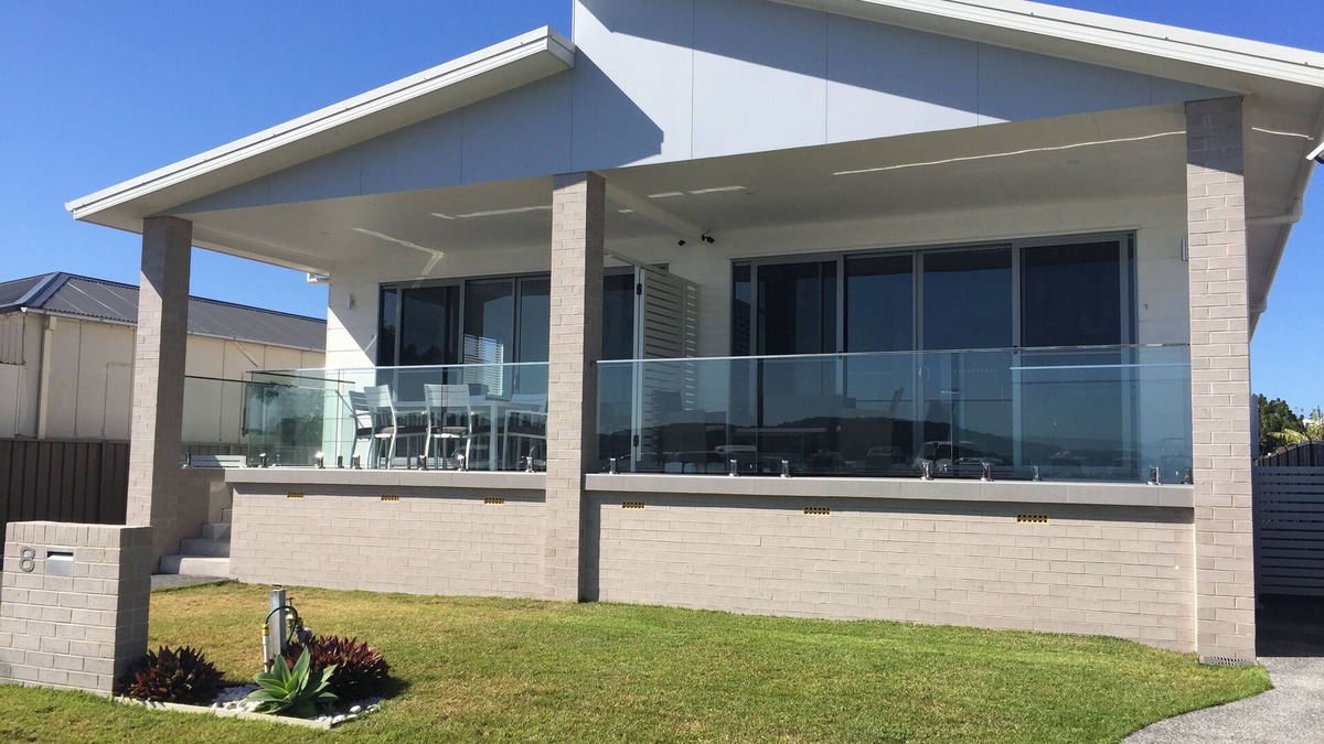 Swansea House | Swansea Lakeside Retreat is a large property on the shores of Lake Macquarie