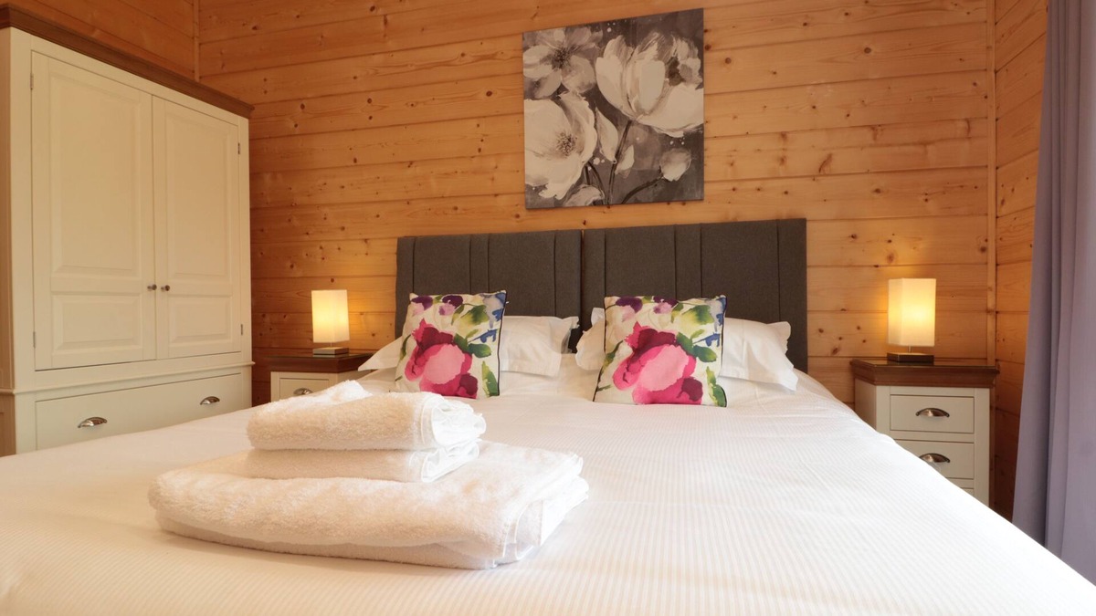 Driffield Cottage | SWAYTHORPE LODGE, pet friendly, with a garden in Nafferton