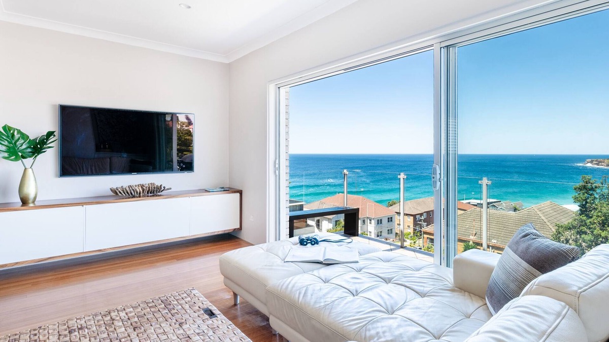 Tamarama Apartment | Sweeping Coastal Panorama with world class beaches at your doorstep