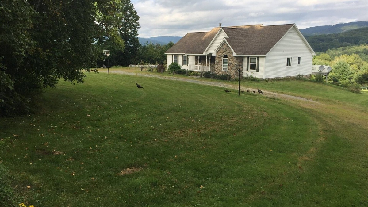 Brainard House | Sweeping Mountain Views in the Berkshires