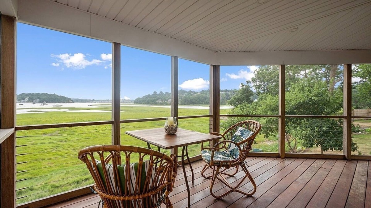 Gloucester House | Sweeping saltmarsh & river views, birdwatching, great restaurants, cozy peace.