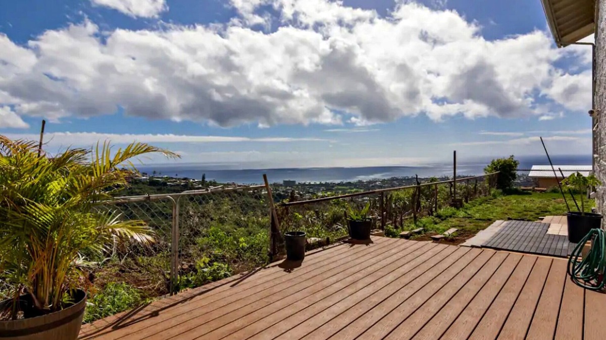 Kahala House | Sweeping Views, Spacious , 1200sf, Apartment